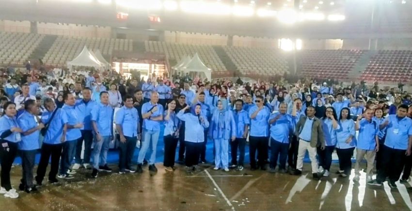Gedung Astaka Membiru! Ribuan Buruh Sumut Kompak Suarakan Aspirasi di Perayaan May Day 2026