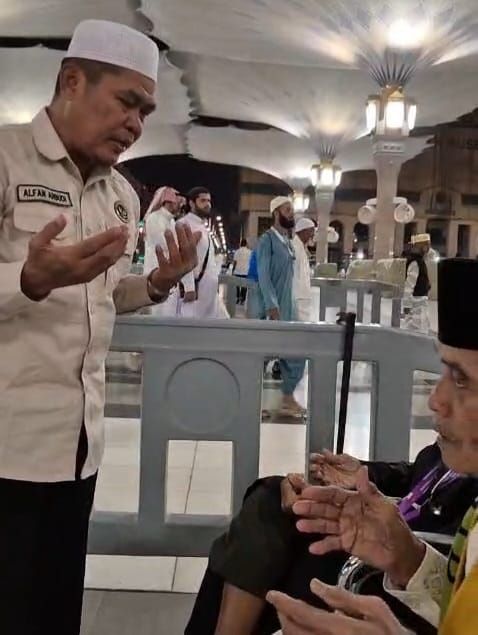 Prajurit TNI Alfan Arbudi Layani Jamaah Haji Indonesia di Tanah Suci dengan Penuh Dedikasi