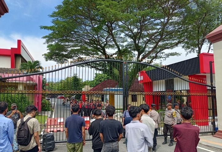 AMPERAKSU Desak Polda Sumut Telusuri Dugaan Gudang Rokok Ilegal, Minta Backing Dibongkar