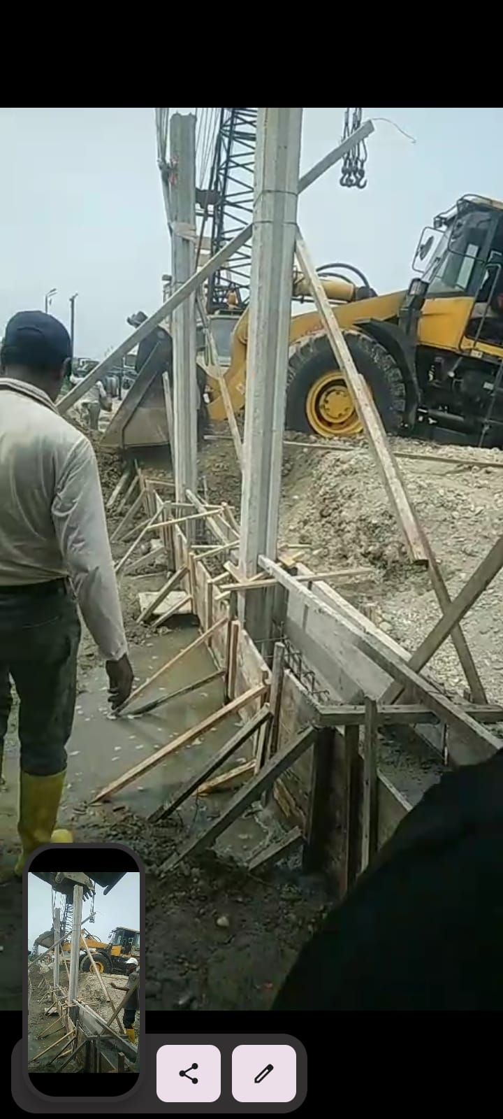 Diduga, Whell Loader Milik PT Belawan Indah (BI) Lakukan Pengerusakan Pembangunan Tembok Milik PT SBP