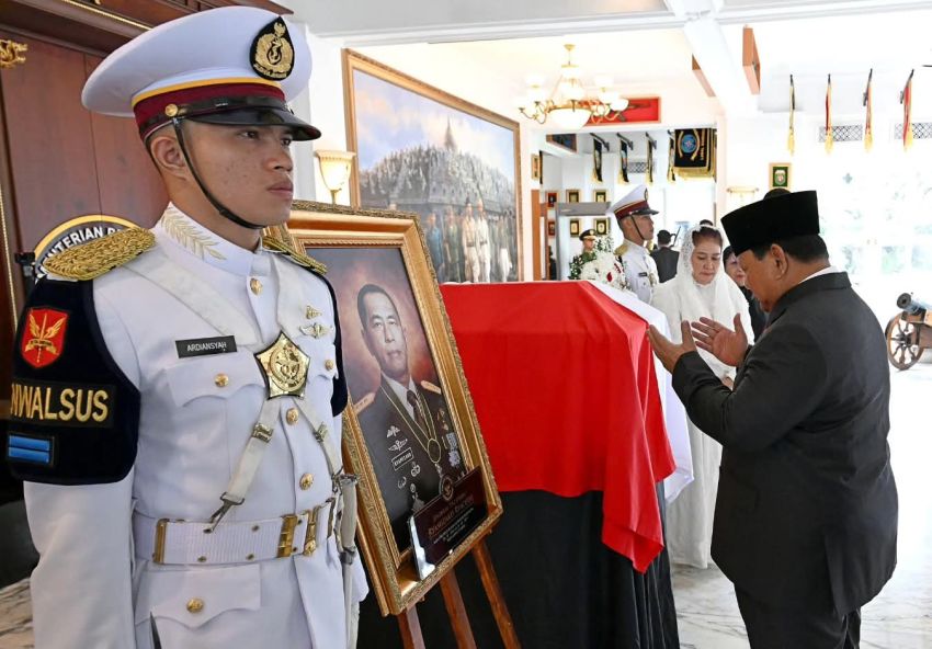 Prabowo Hadiri Persemayaman Jenderal (Purn) Ryamizard Ryacudu, Berikan Penghormatan Terakhir di Kementerian Pertahanan