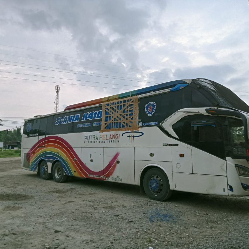 Bus Aceh Dilempari Batu Lagi, Balita Nyaris Jadi Korban