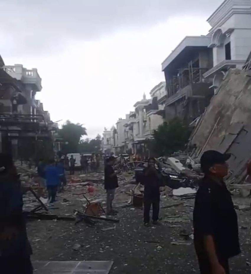 Ledakan Guncang Perumahan Grand Polonia 5 Rumah Hancur, Mobil Tertimpa
