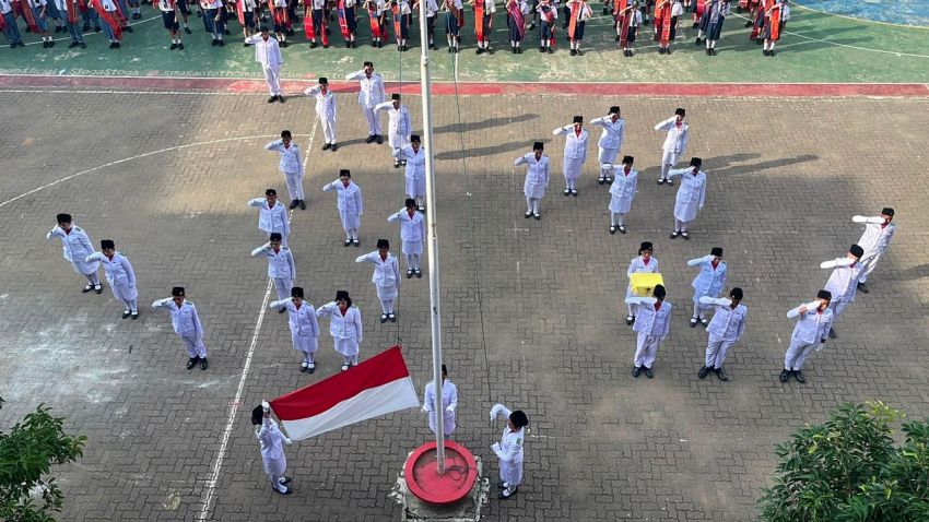 Khidmat HUT ke-81 RI di SMP-SMA Santo Thomas 3, Danton Paskibraka Darel Tamba Bercita-cita Kibarkan Merah Putih di Istana Negara