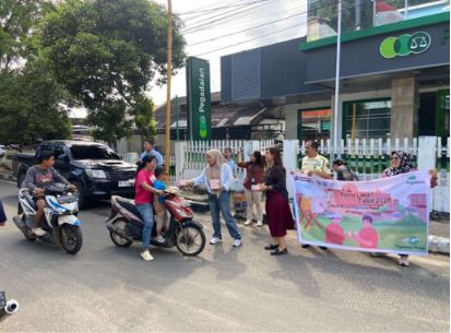 Pegadaian Ketuk Pintu Langit, Berbagi Makanan di Lima Wilayah