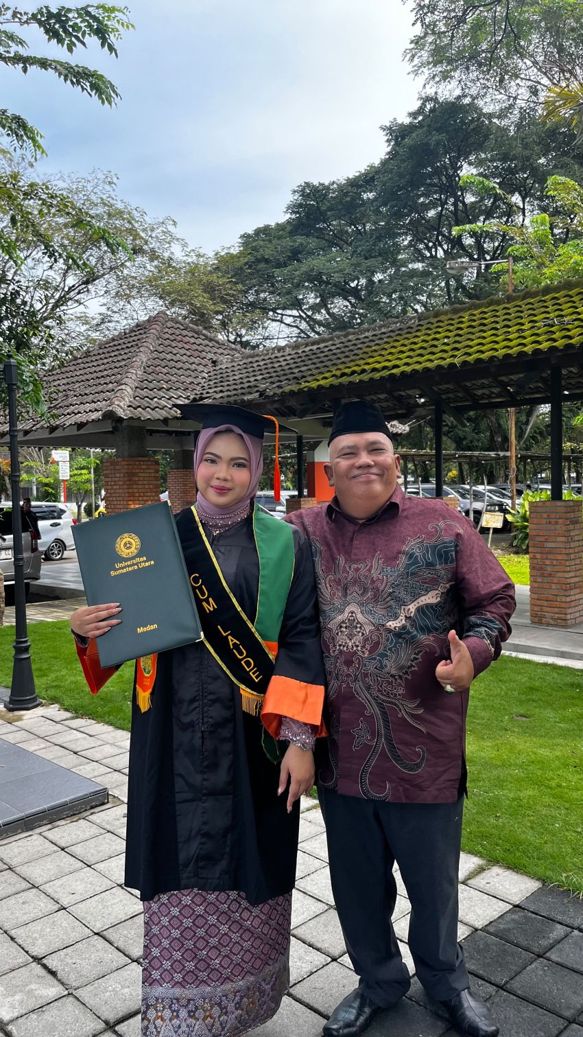 Safira Azizah Harahap Wisuda Cum Laude, Perpaduan Prestasi Akademik dan Pengabdian