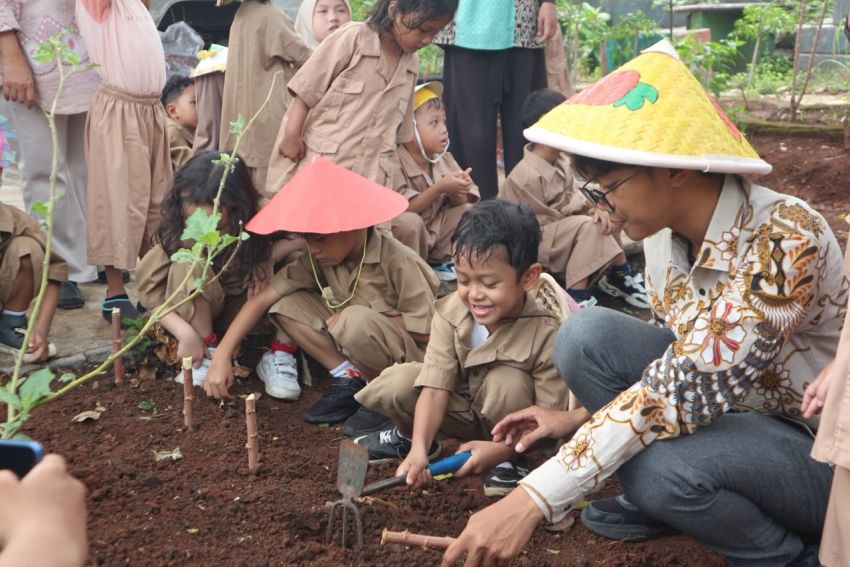 Memperingati Hari Tani Nasional 2026: Menanam Penghargaan kepada Petani dari Kebun Sekolah