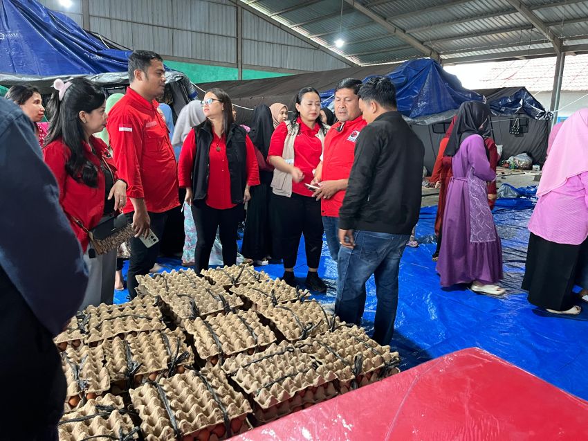 Lanjutkan Penyaluran Bantuan Erupsi Sinabung, PDI Perjuangan Sumut Jalankan Instruksi Megawati: "Kader Harus Menangis dan Tertawa Bersama Rakyat