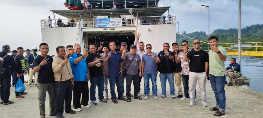 Di Pelabuhan Sinabang, PWI Simeulue Lepas Nasir Nurdin dengan Teriakan &lsquo;Dua Periode&rsquo;