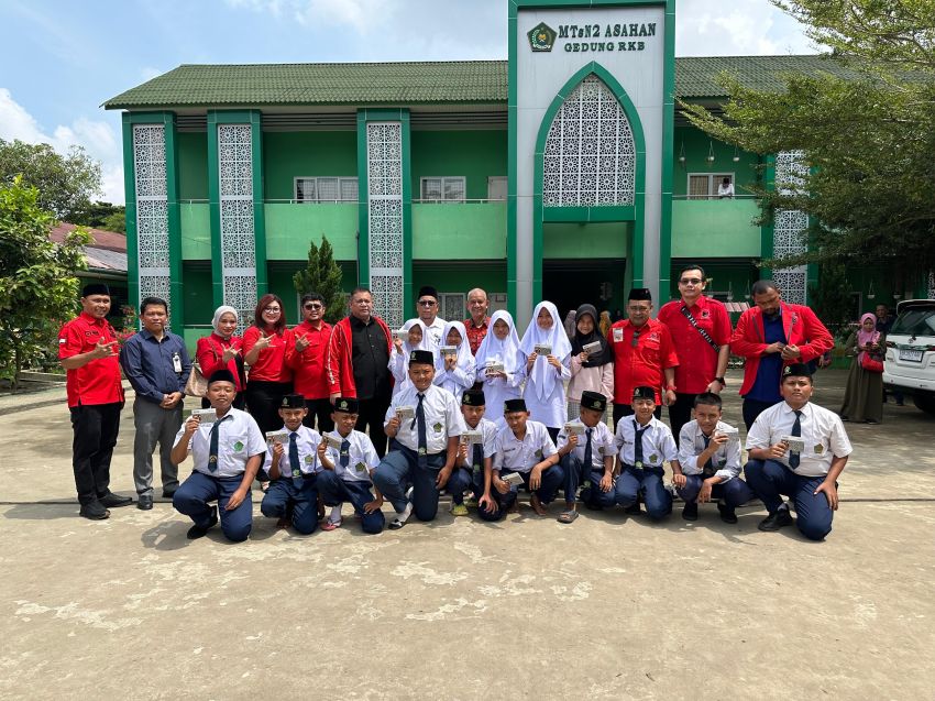 Usai Karo, PDI Perjuangan Sumut Lanjutkan Pemberian Tali Asih untuk Siswa Terdampak MBG di Kisaran