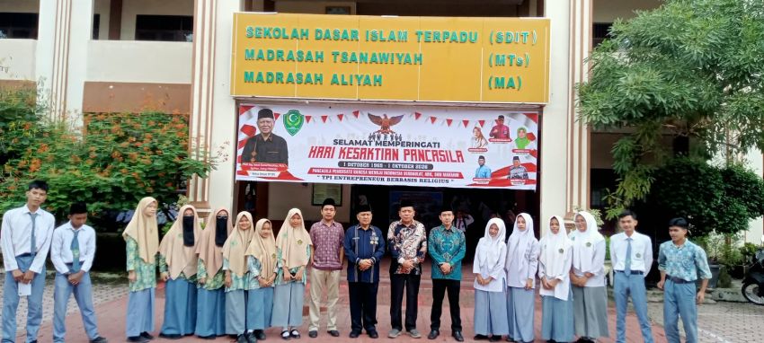 Ketua I dan II TPI Medan Lepas Siswa MAS Plus Keterampilan Ikuti PKL