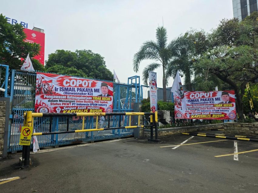 BURUH DESAK MENAKER EVALUASI ISMAIL PAKAYA, DUGAAN UNION BUSTING DAN PHK 11 PEKERJA PT EPSON TAK KUNJUNG TUNTAS