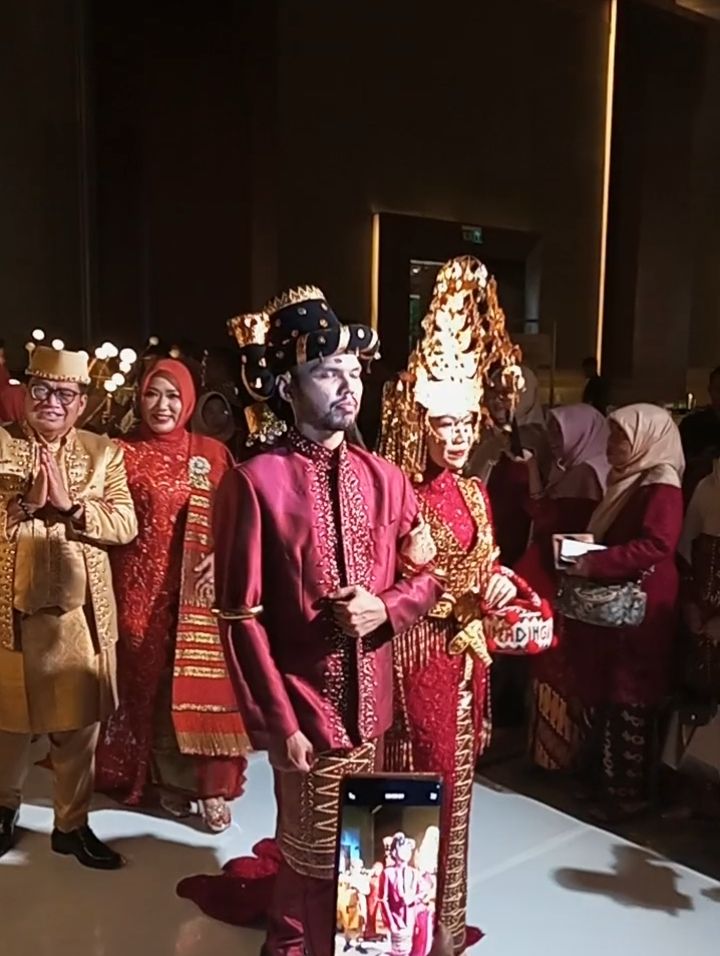 Penuh Kebahagiaan, Pernikahan Putri CEO Sumut24 Anto Genk Dihadiri Gubsu dan Pejabat Sumut